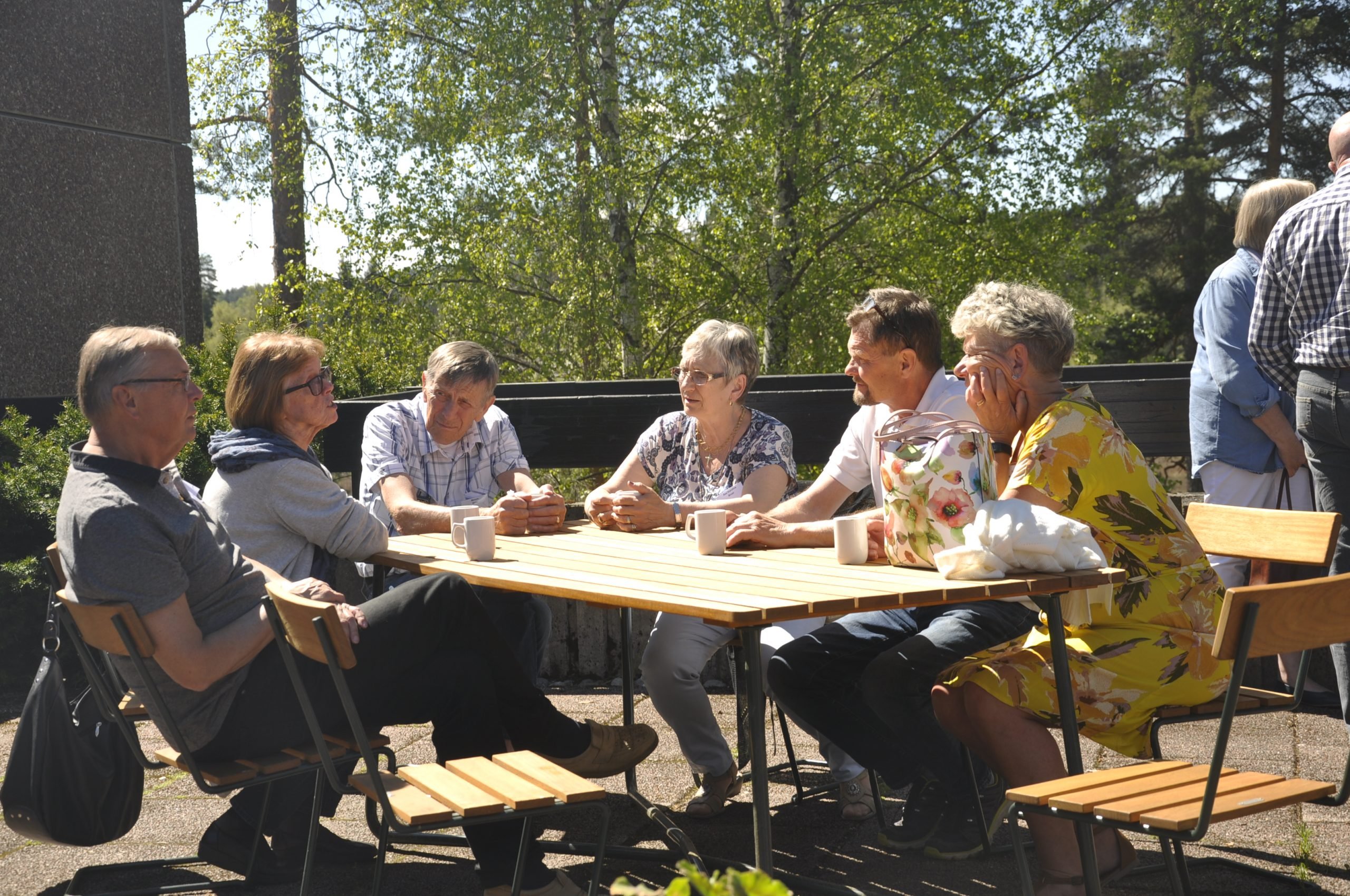 besteforeldre som samtaler