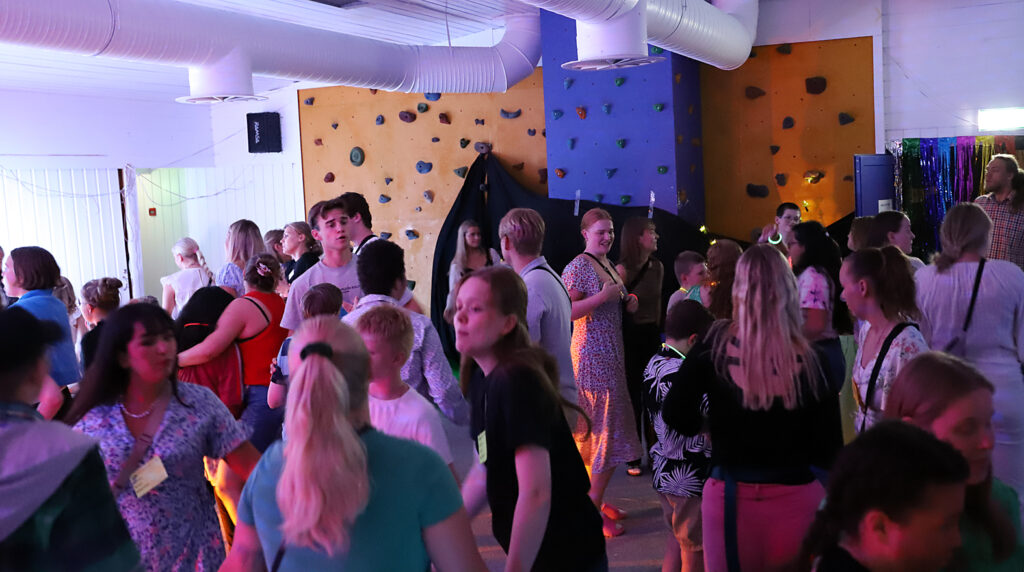 God stemning på dansegulvet i diskoteket
