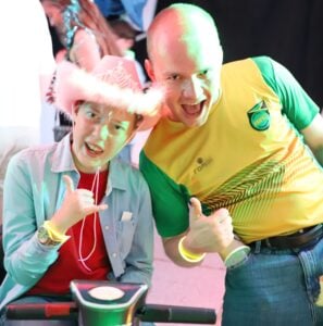 Kule karer rocker på dansegulvet.