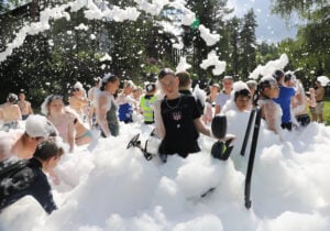 Skumkanonene er i gang på sletta