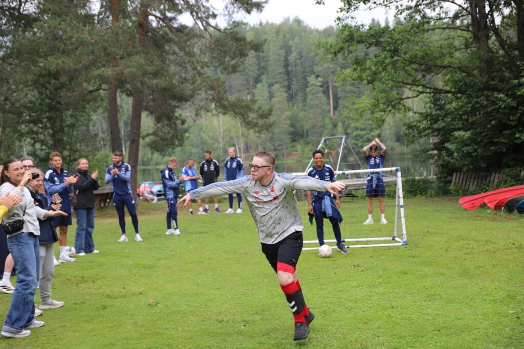 Glimt fra fotballkampen mellom Frambu og VIF, Frambu har scoret
