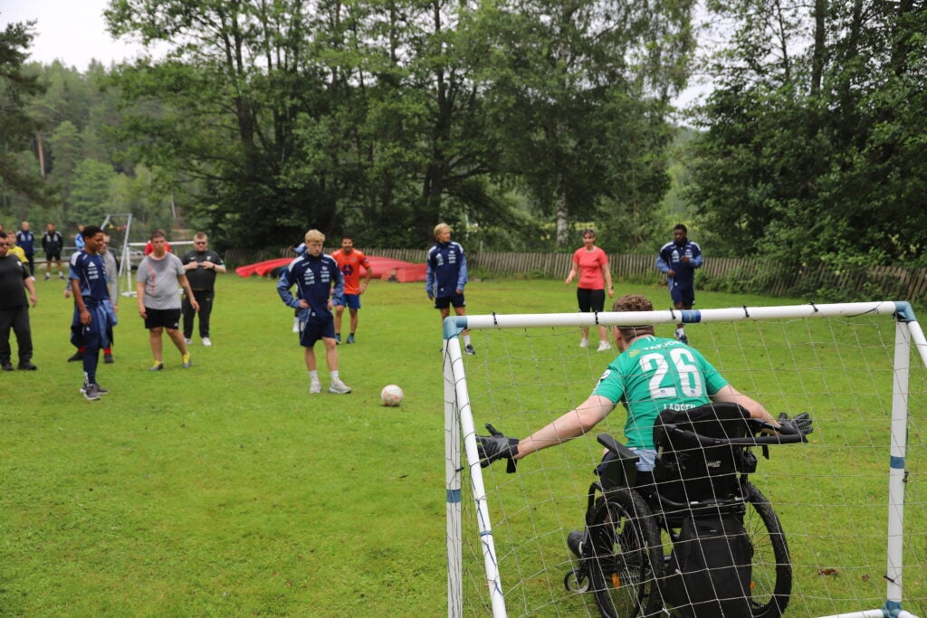 Glimt fra fotballkampen mellom Frambu og VIF, Frambukeeper er klar for å ta i mot straffe